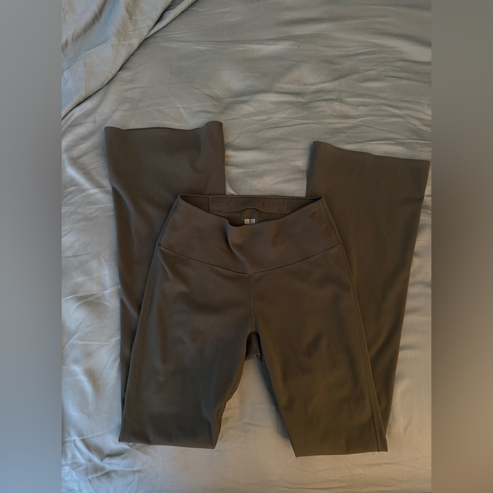 Uniqlo Women's olive green Pants